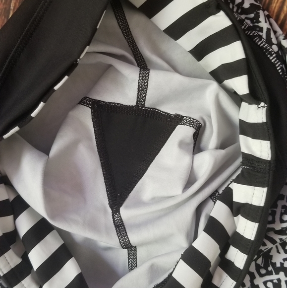 LULULEMON Athletica Black White Leggings With Lululemon Bag - Picture 13 of 16